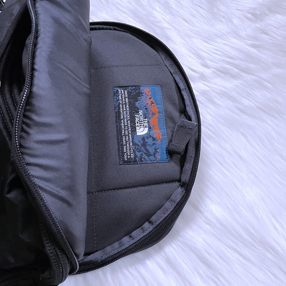 The North Face Women’s Borealis 27 Liter Backpack - Picture 8 of 9